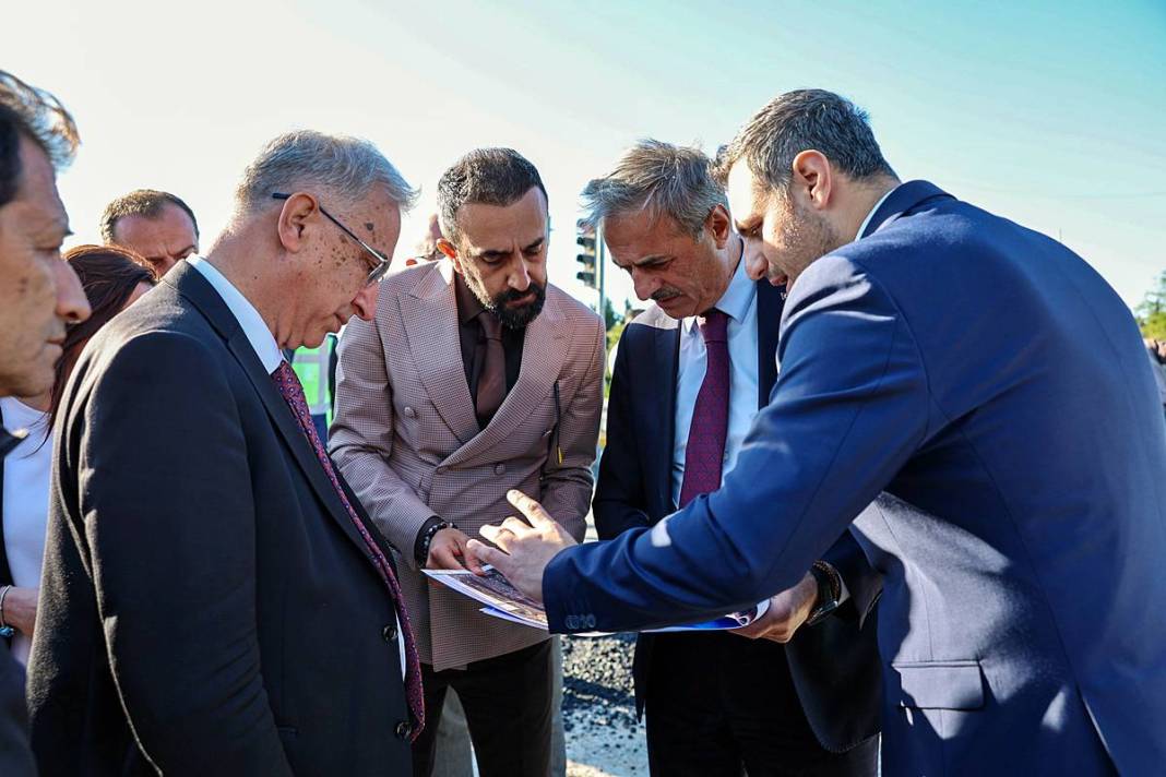 13 istasyonlu metrobüs hattında durak montajları başladı! Sakarya yollarının metrobüsle buluşmasına geri sayım 3